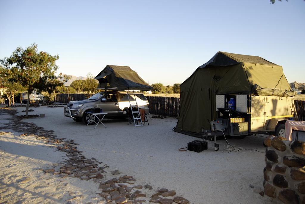 Brandberg Rest Camp Hotell Uis Exteriör bild