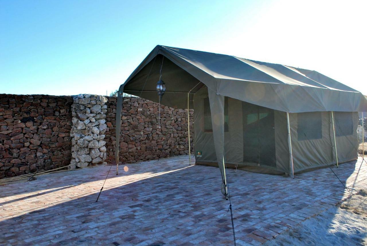 Brandberg Rest Camp Hotell Uis Exteriör bild